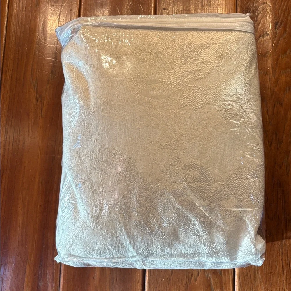 Donna Karan Home Illusion King Duvet Cover